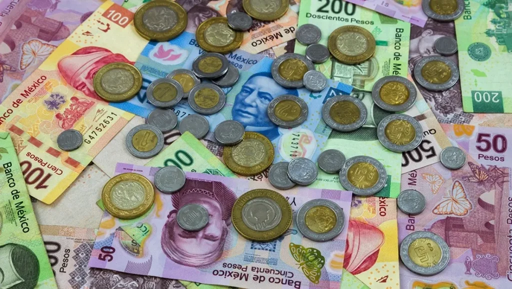 Peso mexicano se aprecia en mercado a la espera de inflación de EU