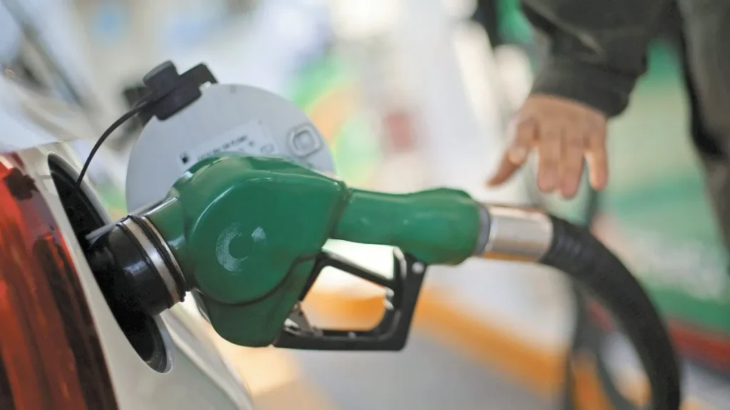 Estímulos fiscales sobre el IEPS a gasolinas cayeron 66%, al cierre de agosto: SAT