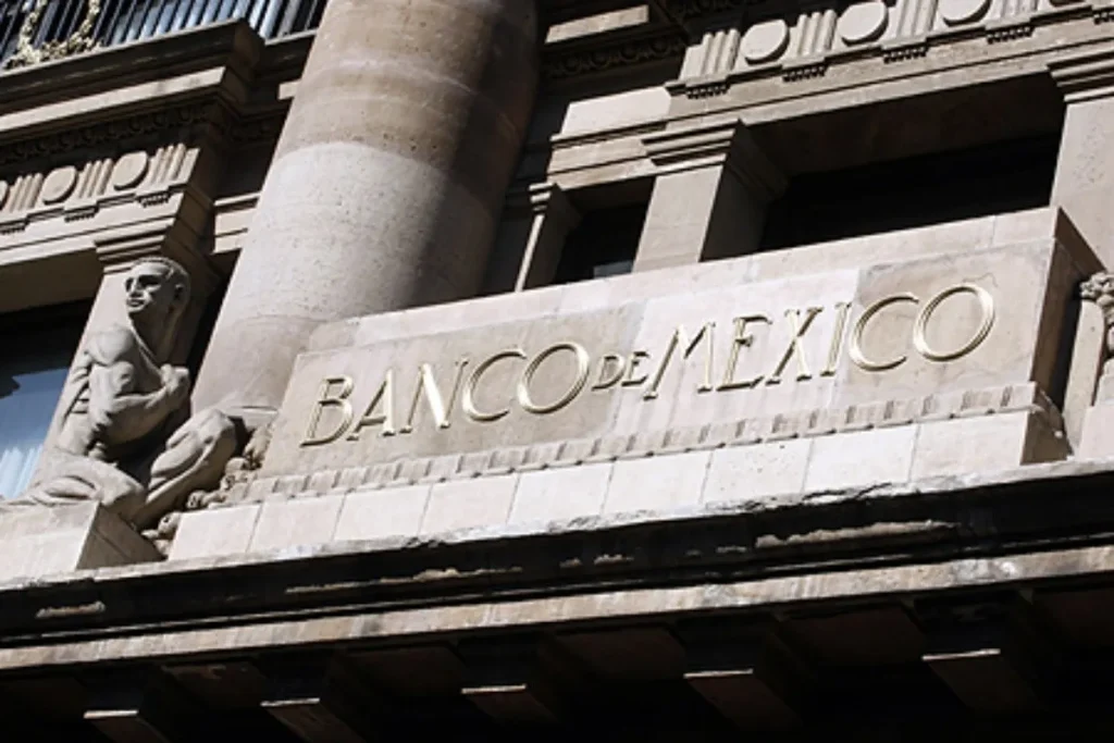 Banxico advierte riesgos para inflación si se confirma expansión fiscal