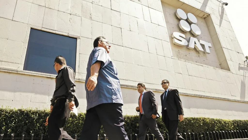 Crecen casi al doble denuncias ante la FGR contra trabajadores del SAT