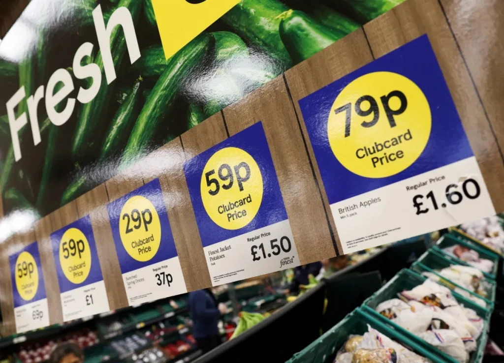 Reino Unido registra la inflación más baja en dos años; precios bajan 3.9% en noviembre
