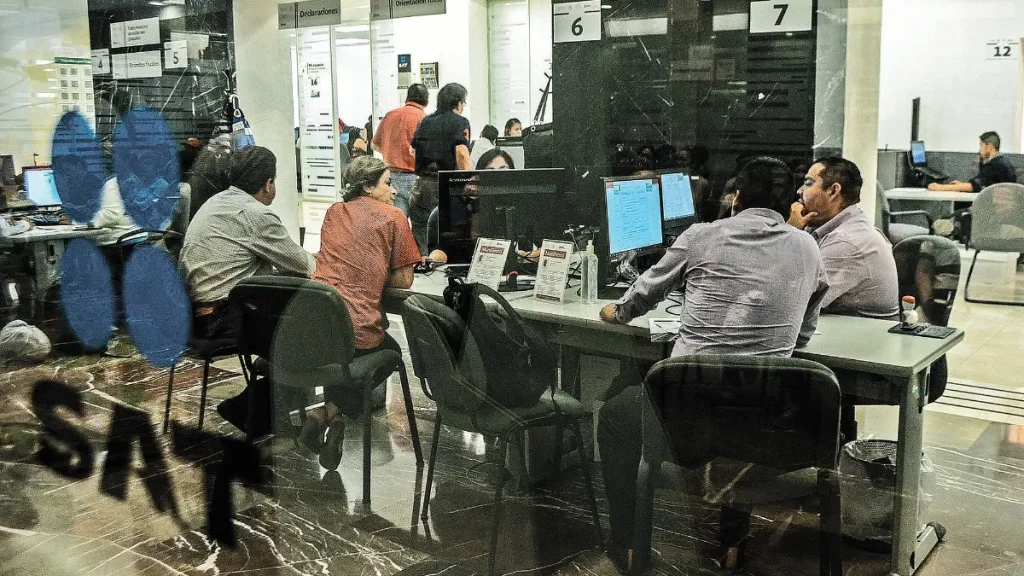 Ingresos tributarios alcanzan récord en el 2023; IEPS crece 259%