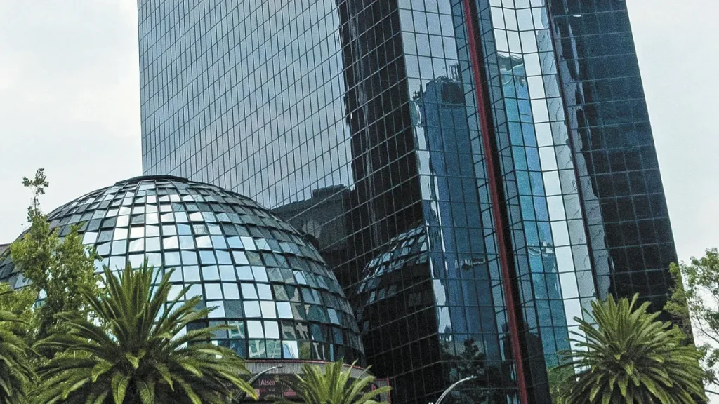 Bolsa mexicana perfila tercer avance consecutivo; mercado sigue atento a reportes 4T23