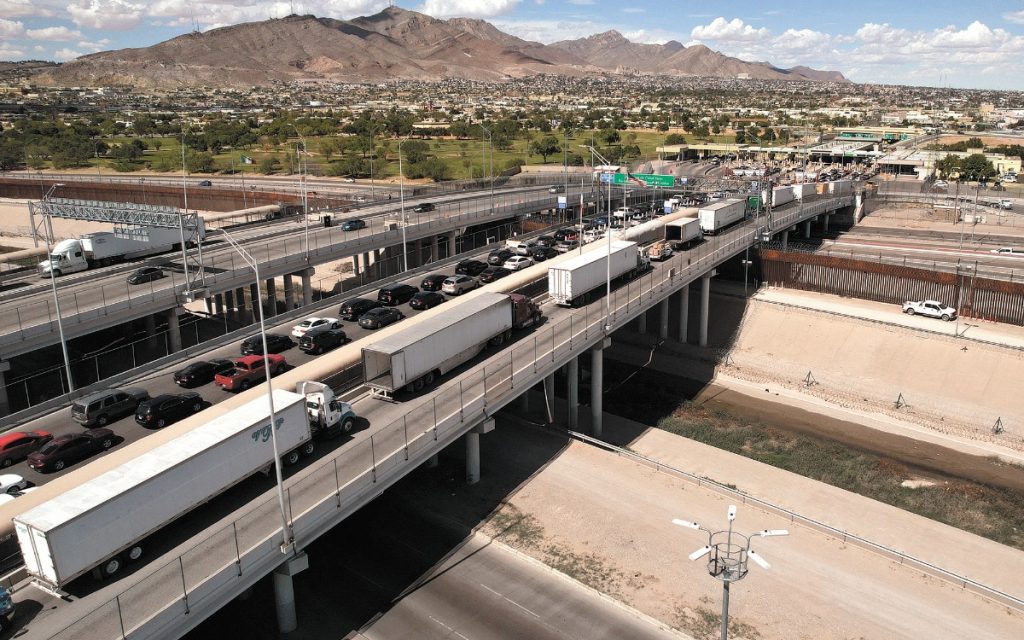 Exportaciones mexicanas registran su primera caída para un junio desde 2020
