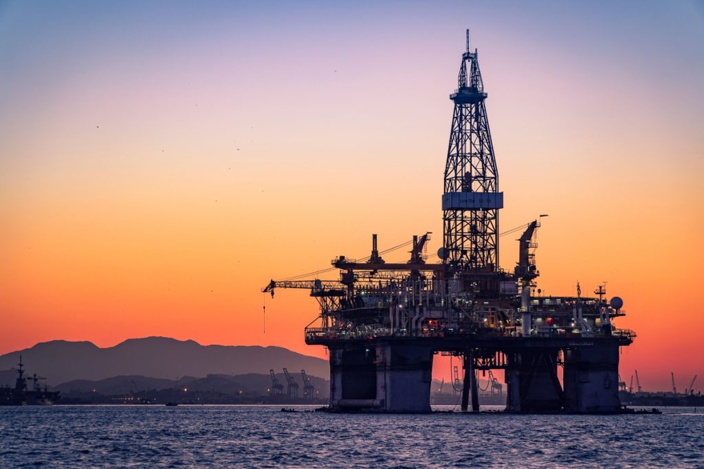 Pemex y petroleros pactan aumento salarial de 5%
