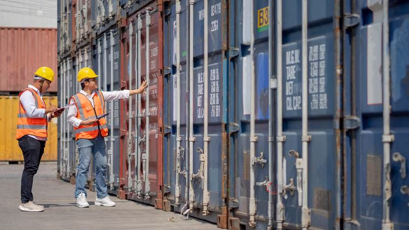 Exportaciones mexicanas tropiezan en 2T por contracción en envíos petroleros