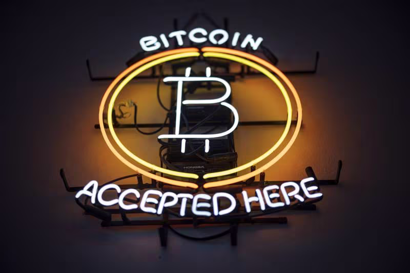 SEC aprueba ETF de bitcoin en hito para activos digitales